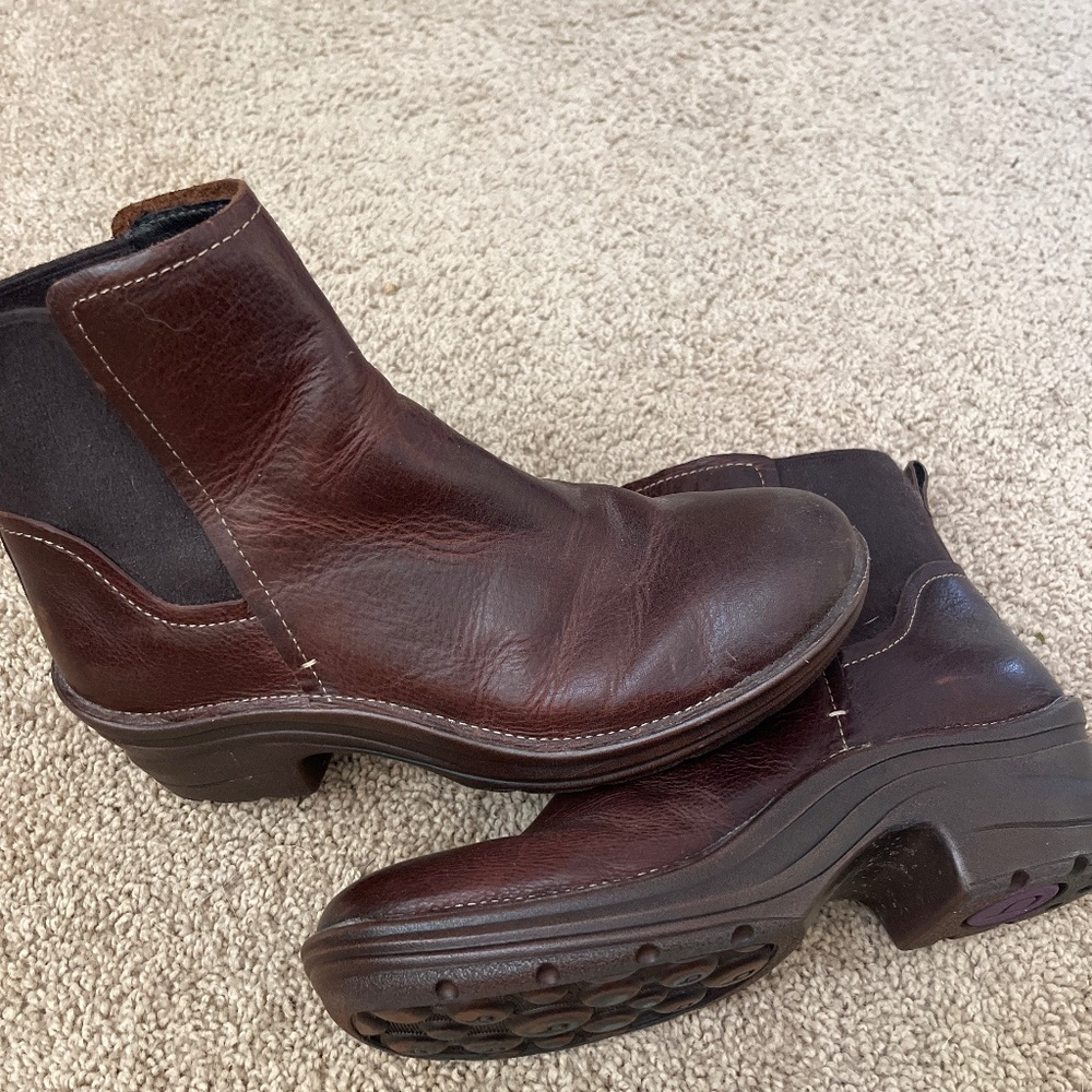 Bionica leather pull on ankle boot